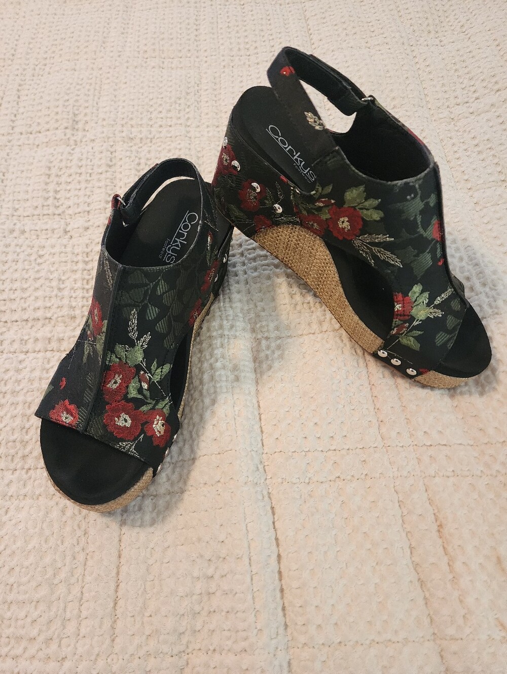 Corkys Carley Black Red Floral Embroidered Platform Wedge Sandals 9 Boho